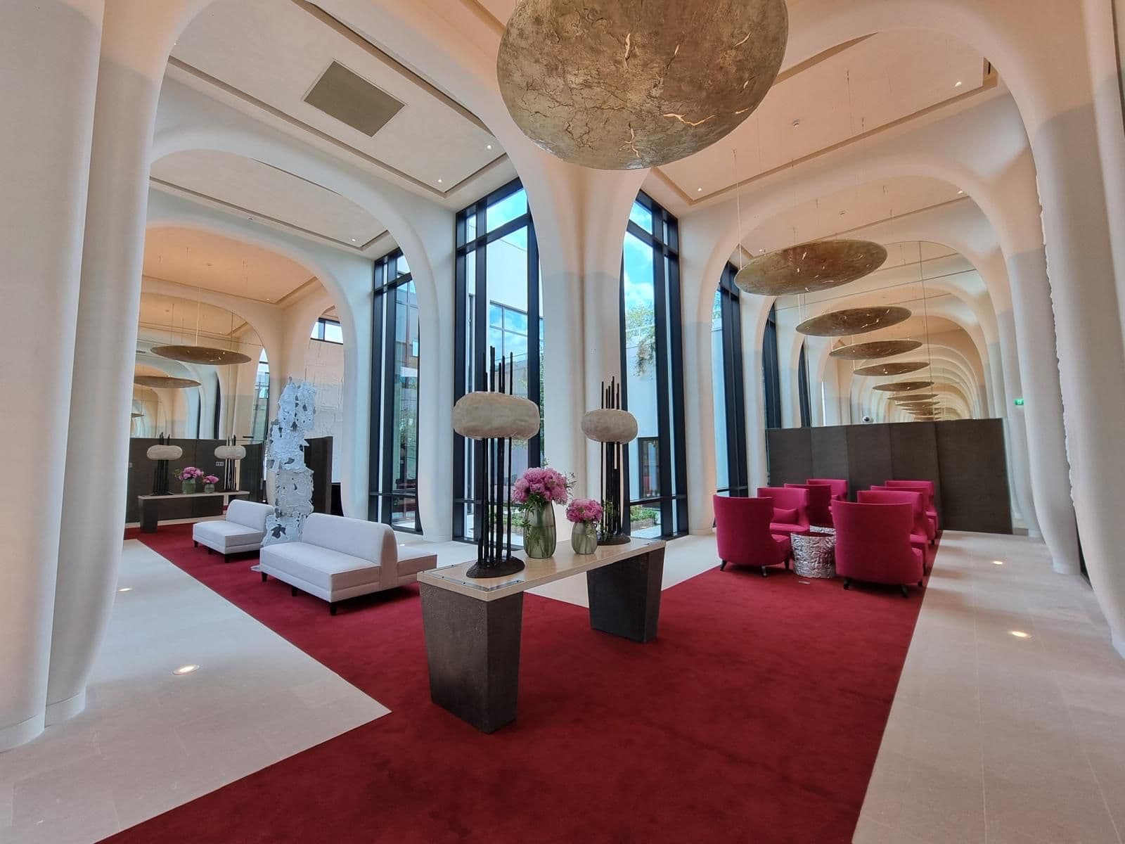 Terminal VIP fast-track Paris CDG — agent FFGR en poste