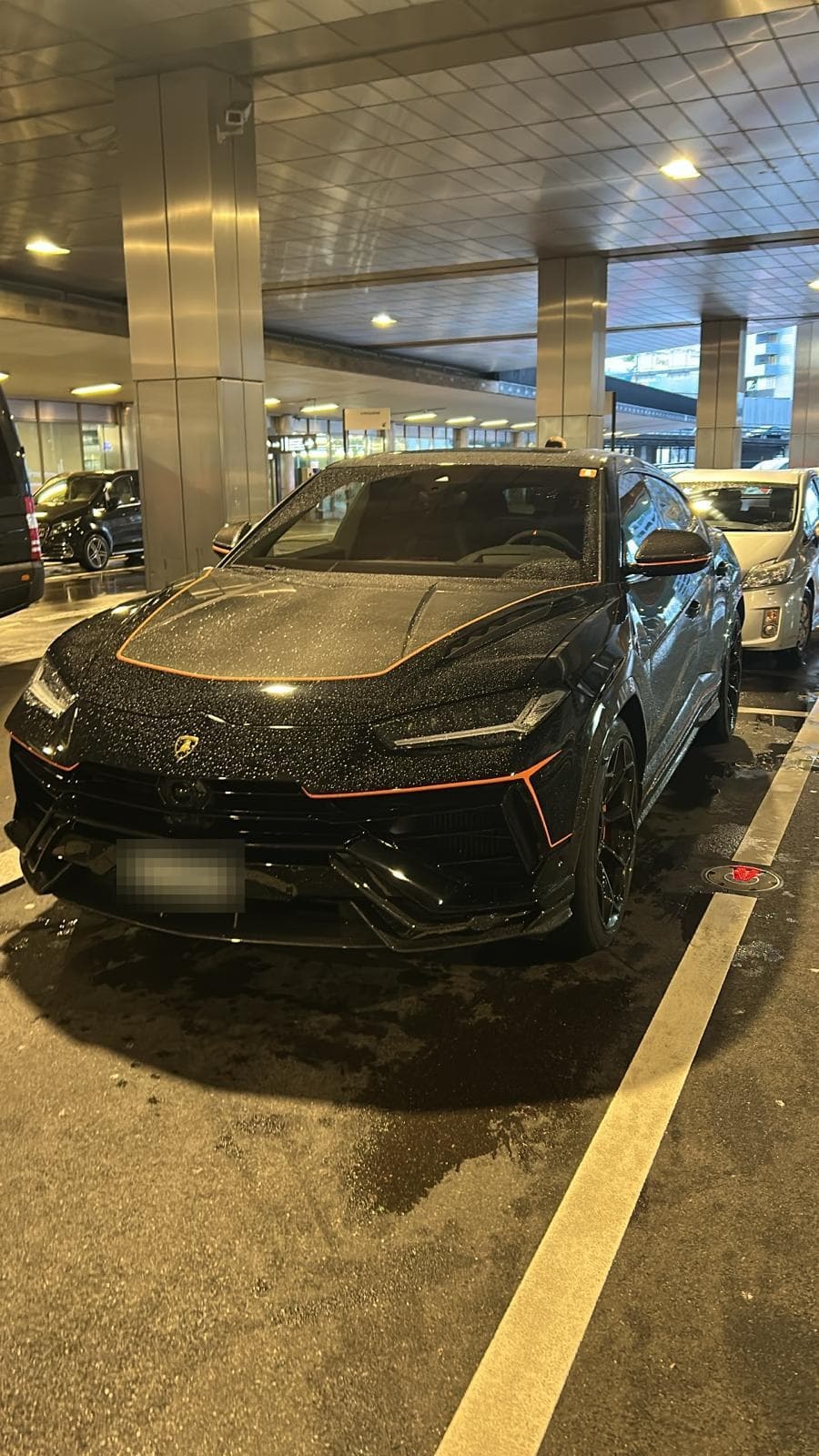 Lamborghini Urus: 4