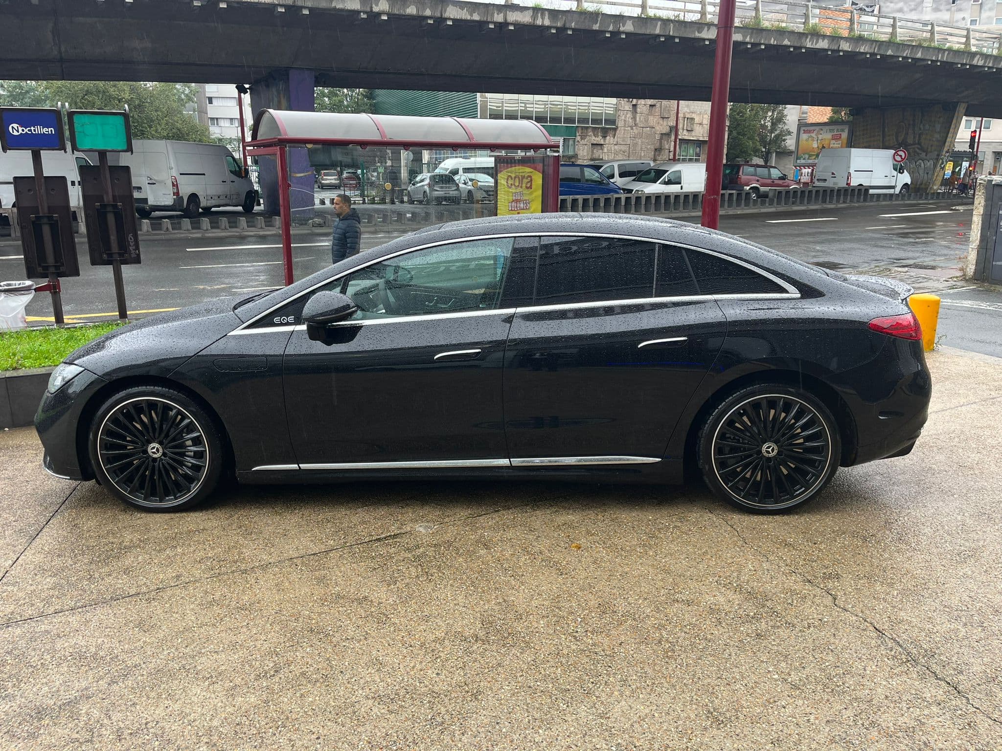 Mercedes EQS — 2