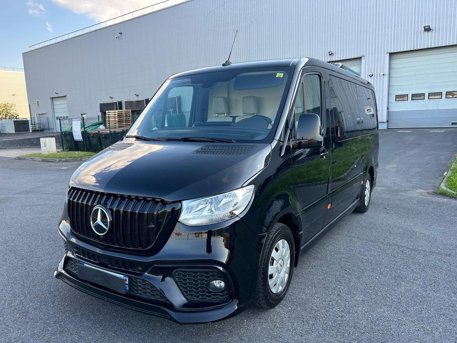 Mercedes Sprinter VIP Lounge — 3