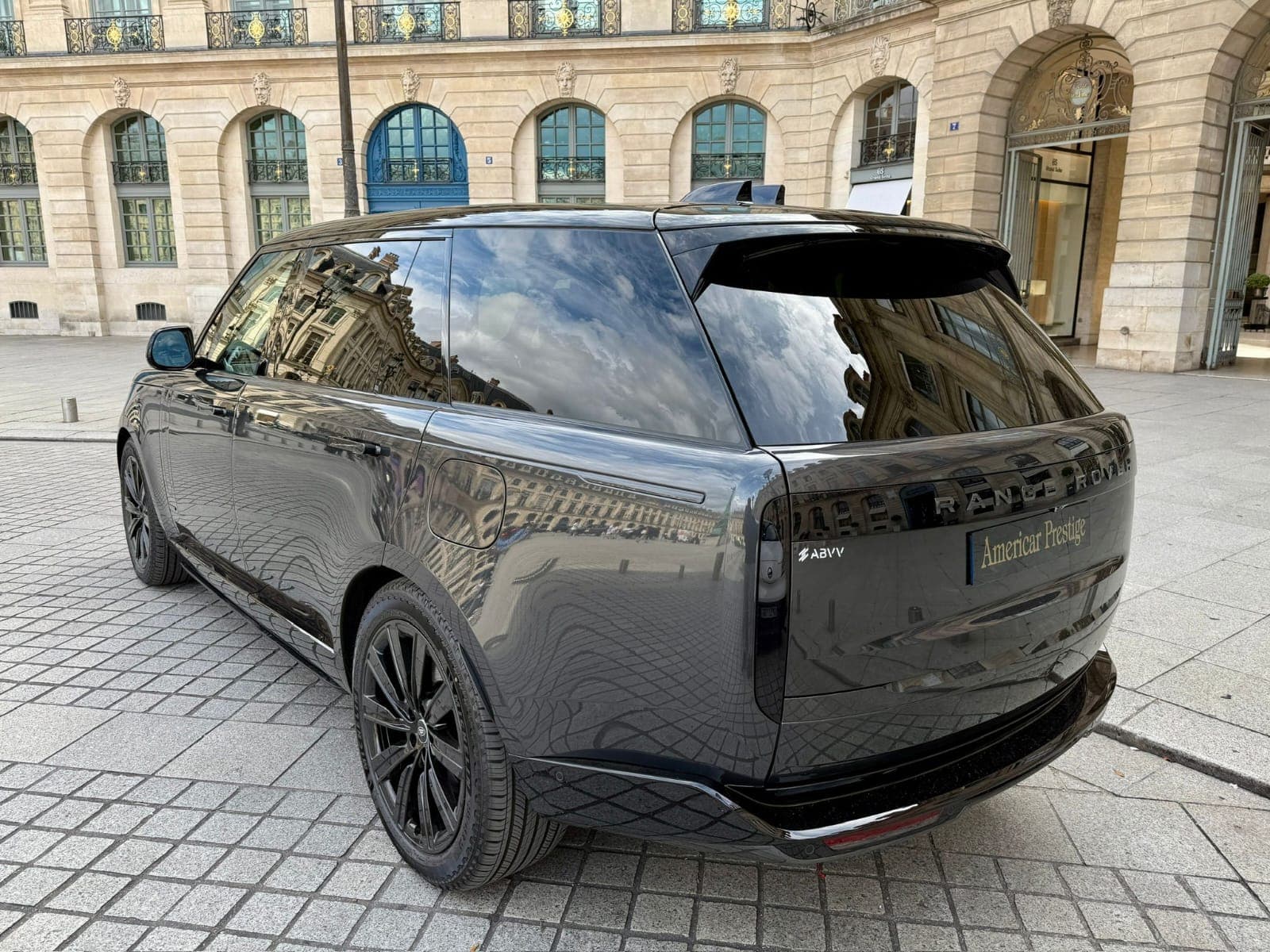 Mercedes E-Class at luxury hotel FFGR Paris