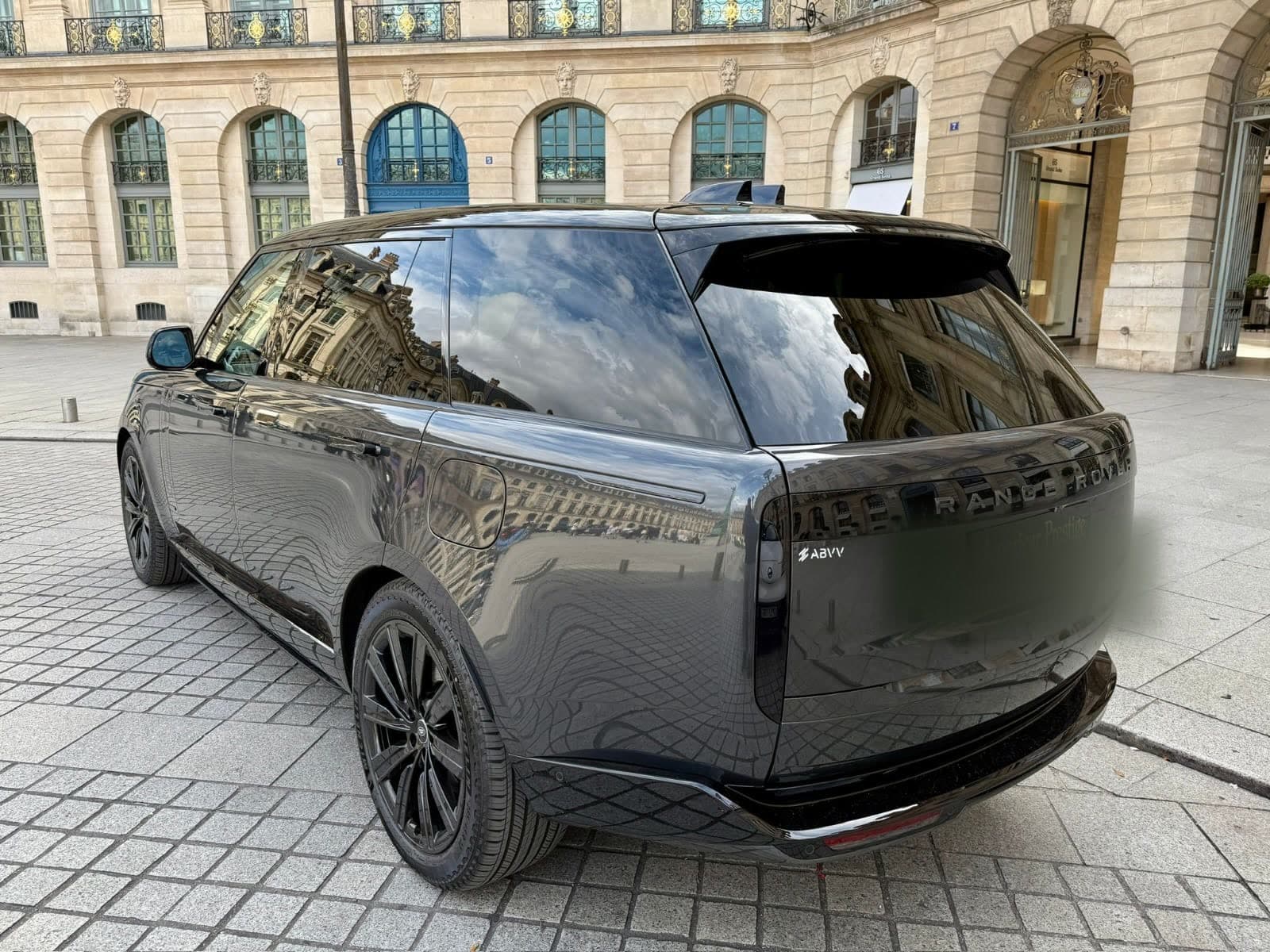 Range Rover LWB Place Vendôme — chauffeur FFGR Paris